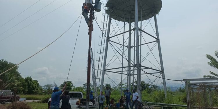 Instalan transformadores en Chimomó para restablecer servicio de agua potable