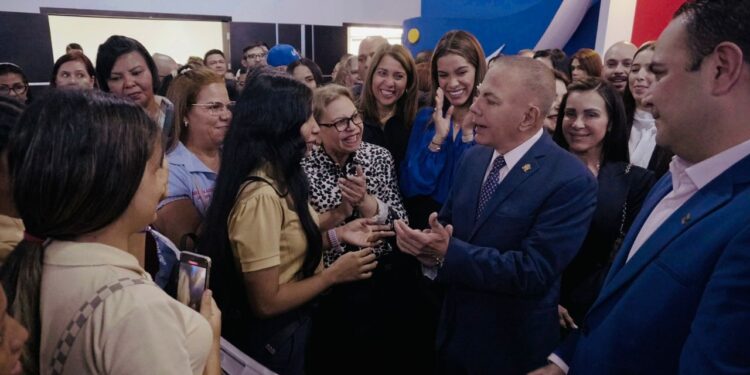El Gobernador Rosales instala la primera Expo de Oportunidades Universitarias