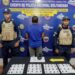 Funcionarios del Cuerpo de Policía Nacional Bolivariana adscritos a la División Contras las Drogas Sur del Lago, durante un dispositivo de saturación de área dan aprehensión a un sujeto por presunto delito de microtráfico de drogas.