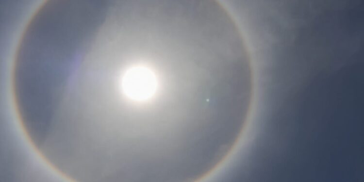Halo solar deslumbra a la ciudad de Maracaibo y sus habitantes