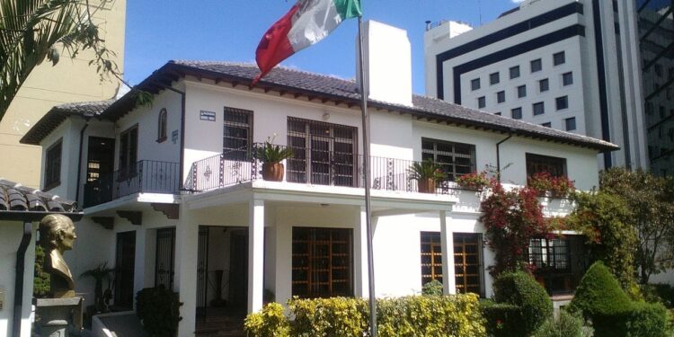 SRE presta apoyo a mexicanos en Ecuador a traves del SIRME