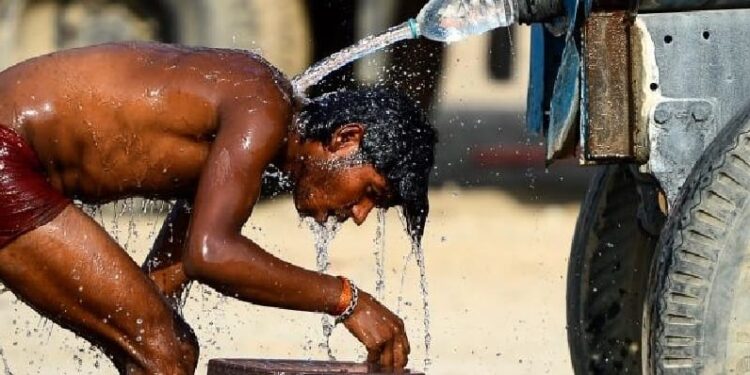 Fallecen más de 30 personas en la India a causa de las fuertes olas de calor