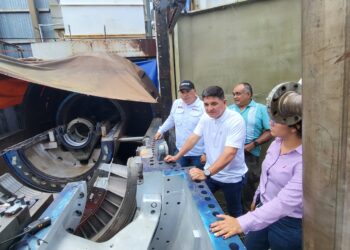 Avanzan trabajos de mantenimiento en infraestructuras eléctricas del Zulia en La Cañada de Urdaneta