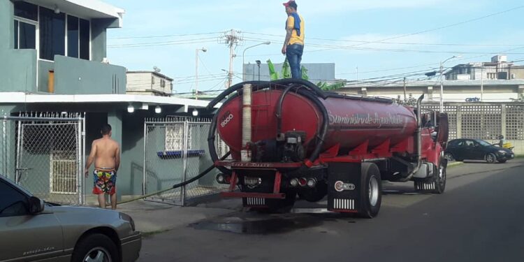 habitantes del conjunto residencial sabana libre sin agua