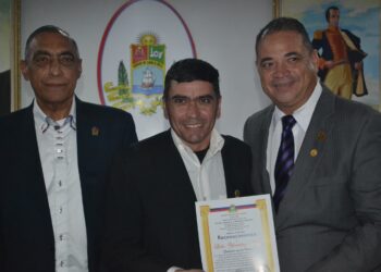 Concejo Municipal de Santa Rita y alcalde Alenis Guerrero realizaron sesión para enaltecer la labor de los periodistas y da reconocimiento a Javier Ramírez director y dueño de la noticia al instante