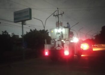 Se cae una guaya de alta tension en la curva de Molina y CORPOELEC de maneja inmediata atendió el siniestro