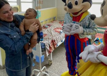 Eveling de Rosales entregó regalosen Hospital de Niños de Maracaibo