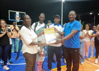 En Sucre reinauguran Cancha de Usos Múltiples Los Colina