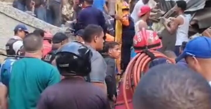 Tragedia exploto una bombona de gas y se desplomaron 3 viviendas en Petare