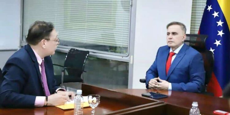 Fiscal General recibió en el MP al abogado del requerido por la Justicia Edmundo Gonzalez Urrutia