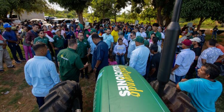 Productores del oeste ya cuentan con un tractor para impulsar cosechas en Maracaibo
