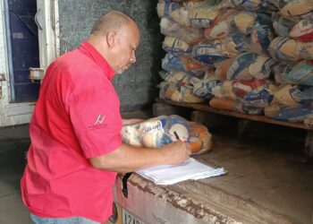 MPPE inicia en el Zulia entrega de combo alimentario a docentes