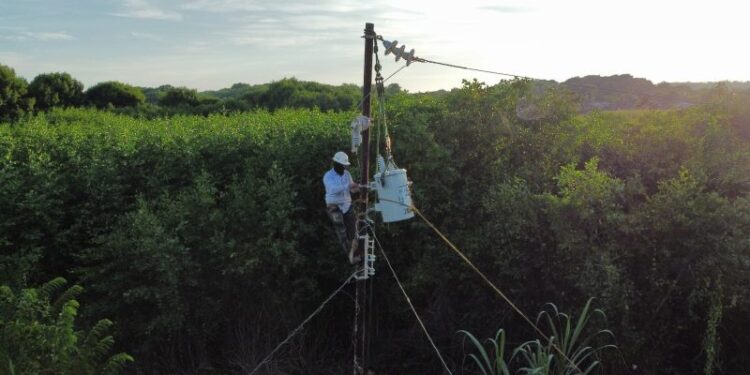 Corpoelec instala más de 100 transformadores en municipios del estado Zulia