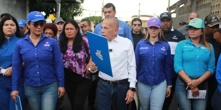 Gobernador Rosales inspecciona obras y servicios en barrios y urbanizaciones del Zulia