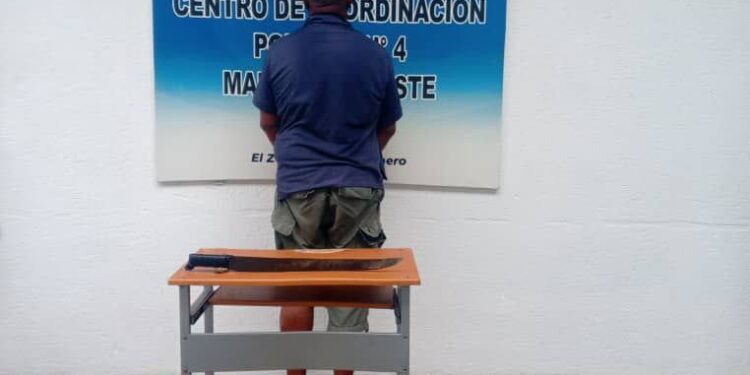 Atacó a su nuera con un machete y lo capturó el Cpbez