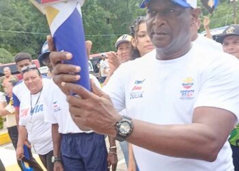 Antorcha de los Juegos Nacionales llegó al Zulia y el alcalde Yonys González la recibe