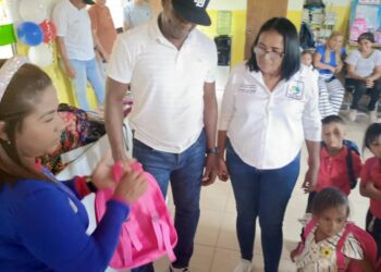 En Sucre entregan útiles escolares y medicamentos en la parroquia Monseñor Álvarez