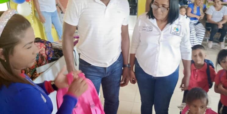 En Sucre entregan útiles escolares y medicamentos en la parroquia Monseñor Álvarez