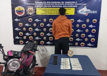 CPNB DAET LE DA CAPTURA  A UN SUJETO CON DOLARES FALSOS EN ROSARIO DE PERIJA