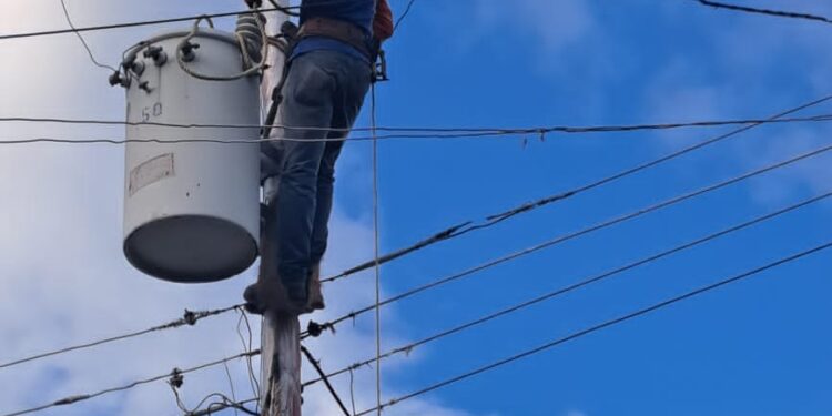 En Sucre consolidan sistema eléctrico en las parroquias Gibraltar y Rómulo Gallegos