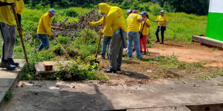 Gobernación del Zulia inicia Jornada de saneamiento en la E.B.E. Luis Aparicio Montiel en el municipio Jesús Enrique Lossada