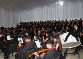 Inician fiestas navideñas con encendido en Plaza Bolívar de Valle de la Pascua en Guárico