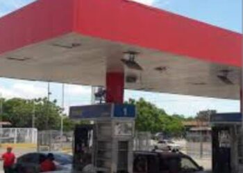 estaciones de servicio en Maracaibo cobran a tasa del $ negro…