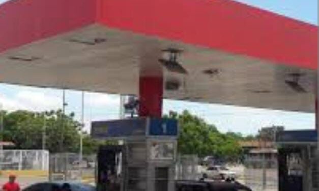 estaciones de servicio en Maracaibo cobran a tasa del $ negro…