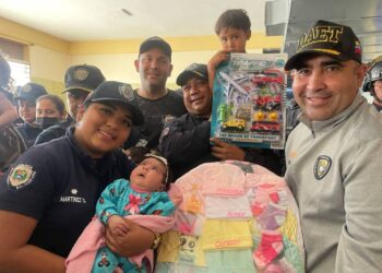 Funcionarios de la Policía Nacional Bolivariana, adscritos a la Dirección de Acciones Estratégicas y Tácticas, aportaron su granito de arena en el Hospital Materno Infantil de Cuatricentenario en Maracaibo, estado Zulia