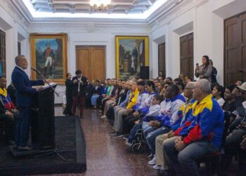 Rosales: “Ustedes son el espíritu de superación que representa al Zulia con honor y gallardía”