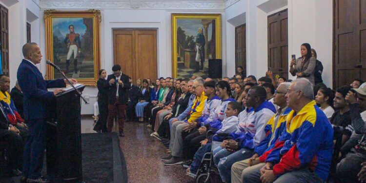 Rosales: “Ustedes son el espíritu de superación que representa al Zulia con honor y gallardía”