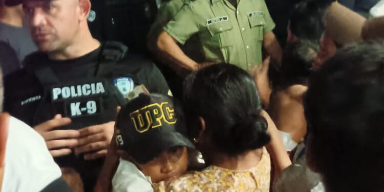 polimaracaibo rescata al Niño Juan David quien está desaparecido