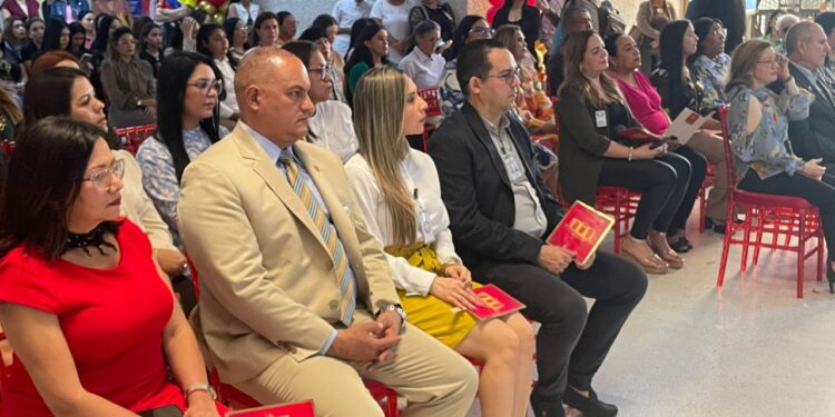 Con mucha alegría y cargados de fe mariana, los trabajadores del Tribunal Supremo de Justicia (TSJ) recibieron la visita de la Virgen del Rosario de chiquinquira…