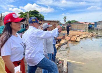 Corpozulia | Familias de Santa Rosa de Agua se benefician con la rehabilitación de sus casas y puente peatonal