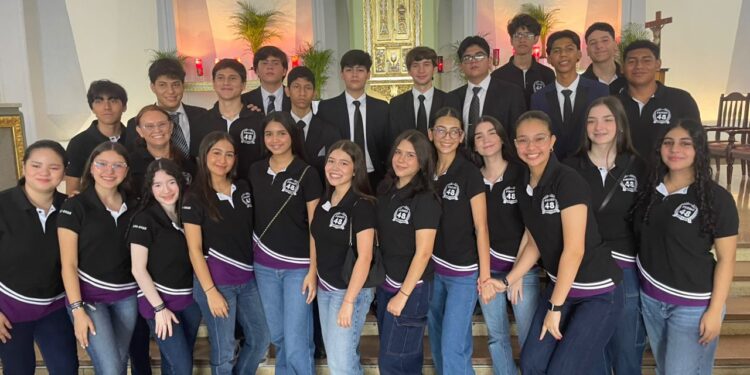 Familia colegio La Epifanía concluyó 40 horas de adoración