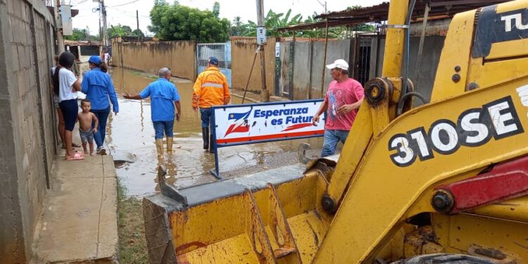 La Gobernación del Zulia despliega a todo el eje de Emergencias tras la intensa lluvia sobre Maracaibo