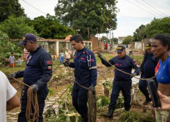 Bomberos de Maracaibo halla a joven desparecido en la cañada Fénix