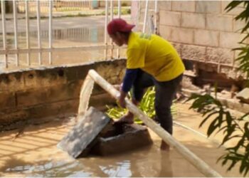 Plan de Respuesta Inmediata atiende inundaciones en viviendas en el barrio La Rinconada de Maracaibo