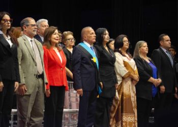 Gobernador Rosales condecora la excelencia con el Premio Regional a la Academia “Dr. Humberto Fernández Moran”