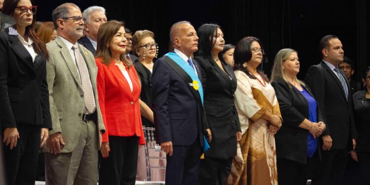 Gobernador Rosales condecora la excelencia con el Premio Regional a la Academia “Dr. Humberto Fernández Moran”