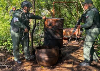 En el Municipio Miranda la GNB desmanteló laboratorio clandestino dedicado a producción de hidrocarburos