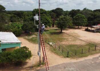 Corpoelec beneficia a 81 familias indígenas con proyectos de electrificación de Zulia