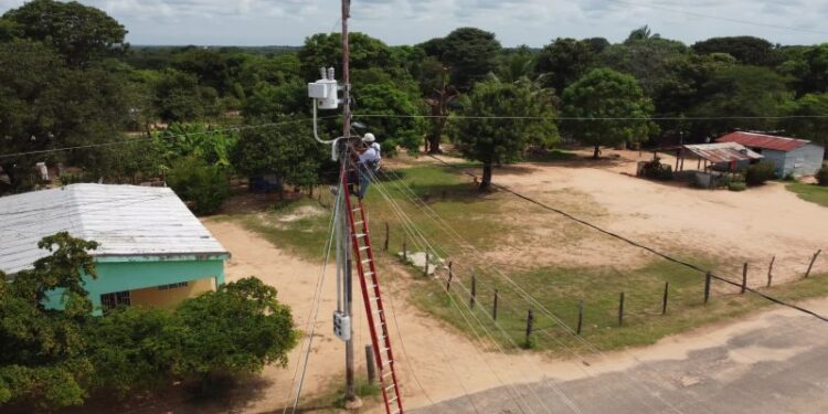 Corpoelec beneficia a 81 familias indígenas con proyectos de electrificación de Zulia