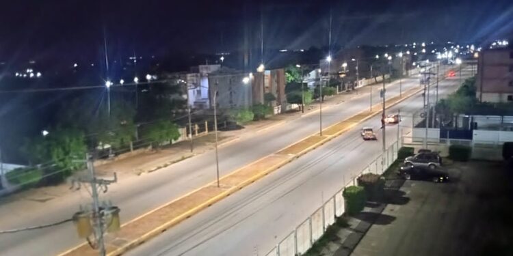 Corpoelec reemplaza 50 puntos de alumbrado público en Cabimas