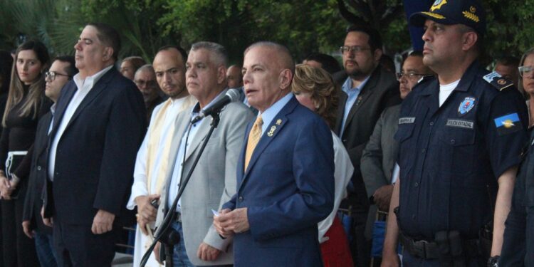 EL Gobernador Rosales entrega más de 4.000 uniformes a funcionarios del Cuerpo de Policía del Estado Zulia