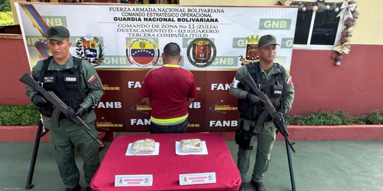 La GNB detiene a sexagenario con 2 panelas de Marihuana ocultas en un morral