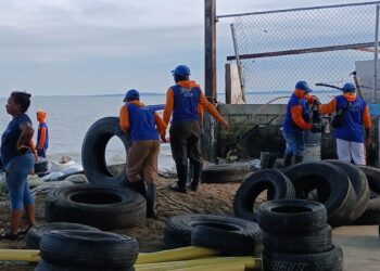 En Boscán construyen dique para protejer la cancha deportiva