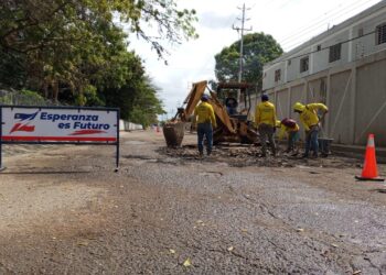 Continúan trabajos de recuperación vial en la avenida Arimpia de Machiques de Perijá