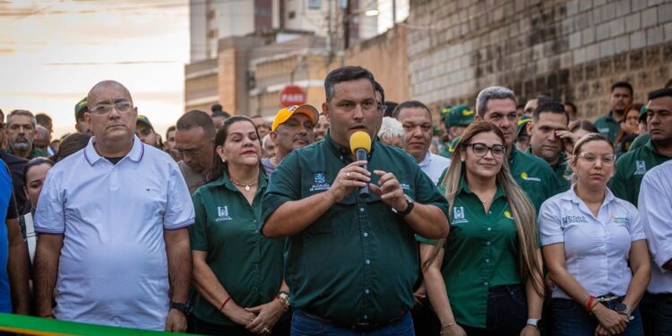 Alcaldía entrega proyecto de asfaltado de Cueva del Humo parroquia Santa Lucía