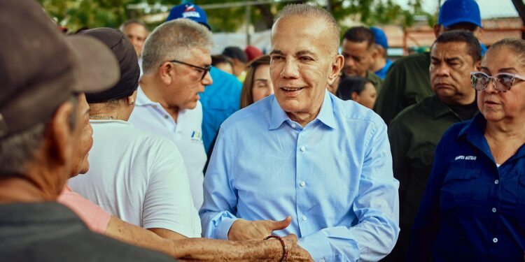 Rosales realizó gira en Machiques de Perijá llevando programas sociales, inspección e inicio de obras
